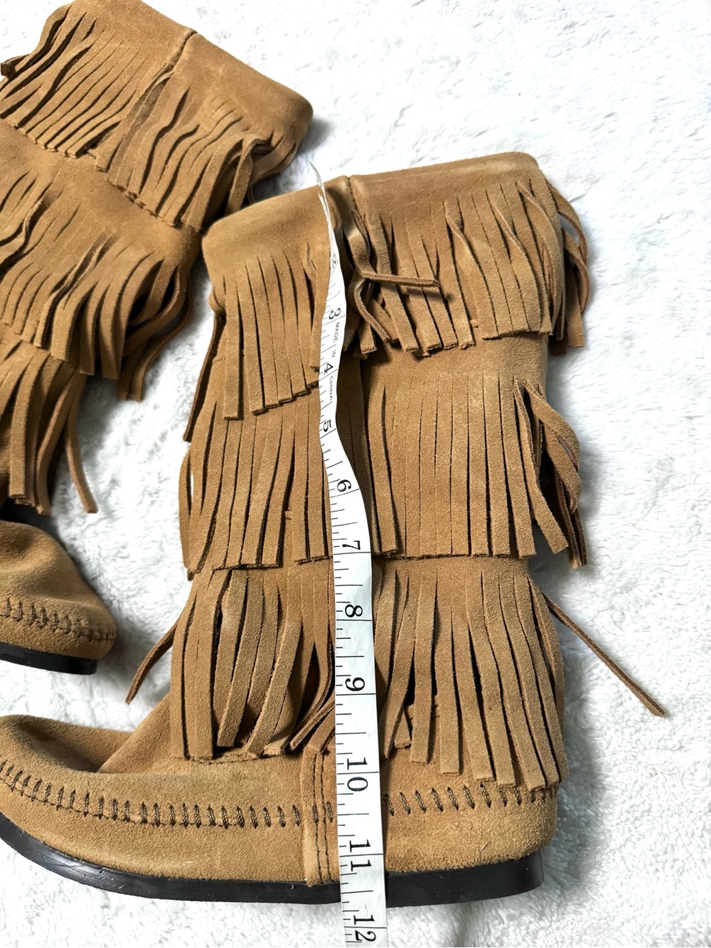 NIB- Minnetonka Moccasins Women’s 1637T 3 layer Fringe Seude Boots Taupe - Picture 16 of 16